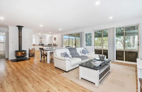 Narrawallee Casa | The Salty Deck