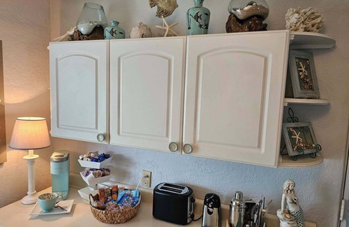 Ormond-by-the-Sea Casa | THE SALTY MERMAID COTTAGE, Pet Friendly, 1/2 block from the Beach