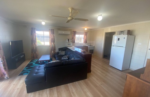 Melville Casa | The Salty Seabreeze- Dog friendly! Off Peak Special!