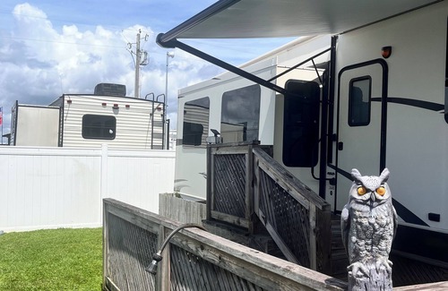 Rogers Bay Casa | The Sand Castle – Steps to Beach, Bay Fishing & Local Eats