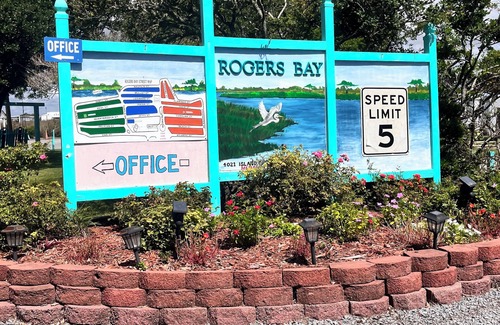 Rogers Bay Casa | The Sand Castle – Steps to Beach, Bay Fishing & Local Eats
