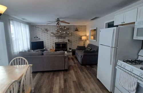 National City Cabina | The Sand Lake Wolf Den