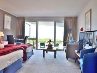 Lorne Hotel | The Sandridge Motel