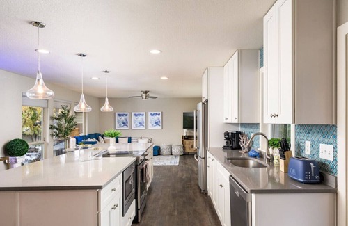 Scenic Heights Casa | The Santorini Retreat | Pool, Hot Tub, Game Room!