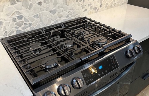 Mendenhall Valley Casa | The Sapling - hot tub, outdoor fireplace & grill close to airport, shopping