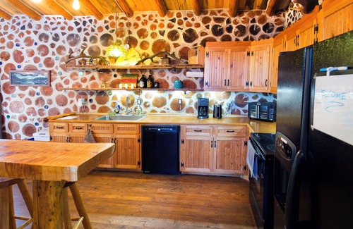 Philipsburg Cabina | The Sasquatch Sanctuary- “Montana’s Most Creative Vacation Retreat”