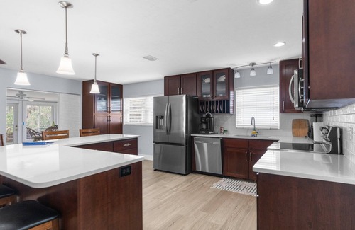 Crystal River Casa | The Scallop Inn - Waterfront Home on Kings Bay! Kayaks included.
