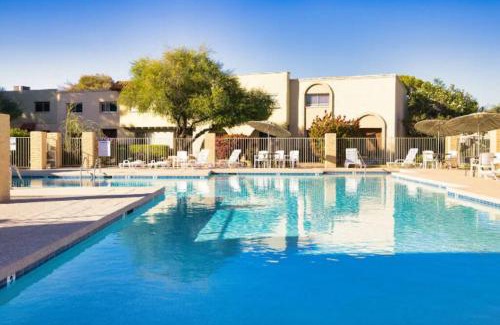 Casa Granada East Townhouses Apartamento | The Scott Casa - Walkable to Old Town Scottsdale, vibrant space, inviting patio!