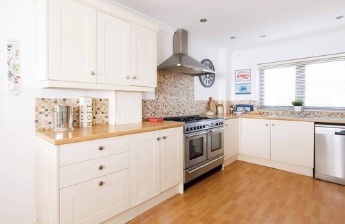 Selsey Casa | The Sea House - Ultimate Seafront Living & Sunsets