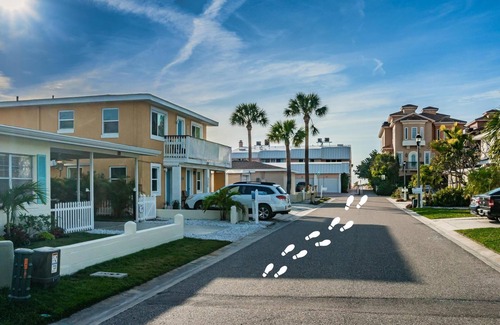 Redington Shores Casa | The Seagull beach cottage is steps to the beach.