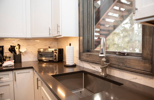 Lakeside Village Condominio | The Seasons 1818 2 Bedroom Condo by RedAwning