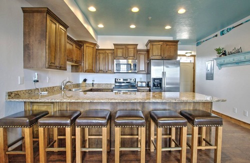 Garden City Casa | The Seasons - Cisco (Unit E). Large 2 bdrm, 2.5 bath condo in the heart of Garden City!