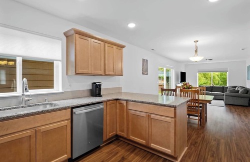 Olympia Casa | The Sequoia: New! 4bd w/ Soak Tub & Sauna Olympia