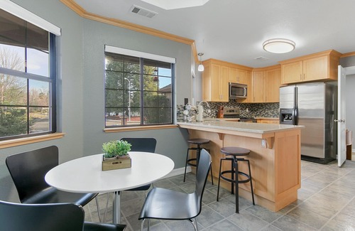 Midway Casa | The Sereniti House :: Tranquil Escape With Hot Tub