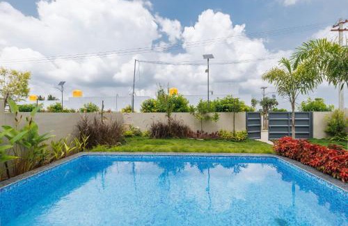 Hosur Apartamento | The Serenity Haven by StayJadePrivate PoolLawn