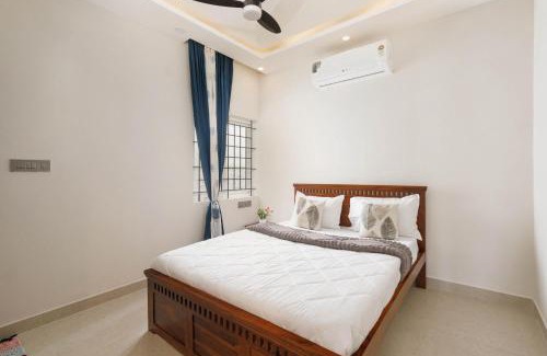 Hosur Apartamento | The Serenity Haven by StayJadePrivate PoolLawn