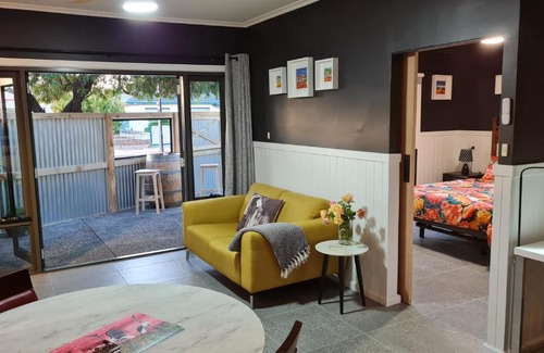 Port Pirie South Apartamento | The Settler - Stylish One Bedroom Living