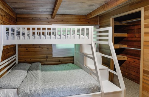 Severn Cabaña | The Severn Cottage @ Cozy lakeview @ The Severn Falls Marina
