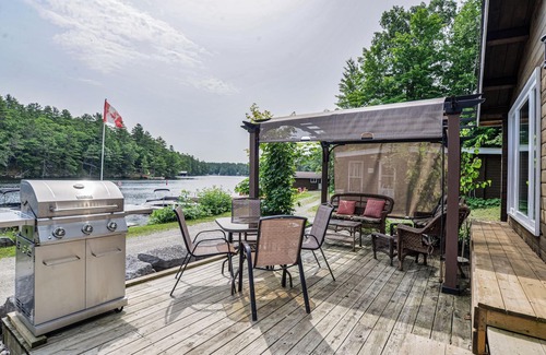 Muskoka Lakes Cabaña | The Trent Cottage -Cozy lakeview @ The Severn Falls Marina