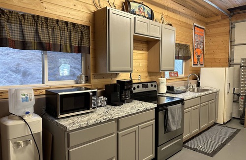 Clearwater County Cabina | The Shabin at Cardiff Spur