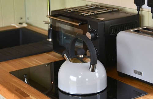 Llangynin Cabaña | THE SHEPHERD'S HUT, romantic, country holiday cottage in St Clears