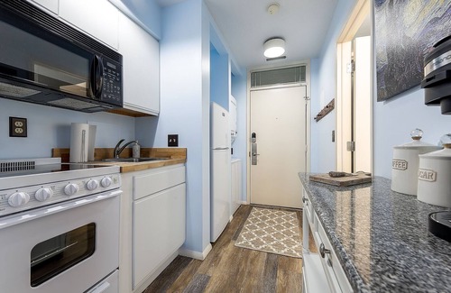 Acme Condominio | The Shores Lake View Condo Unit 5606