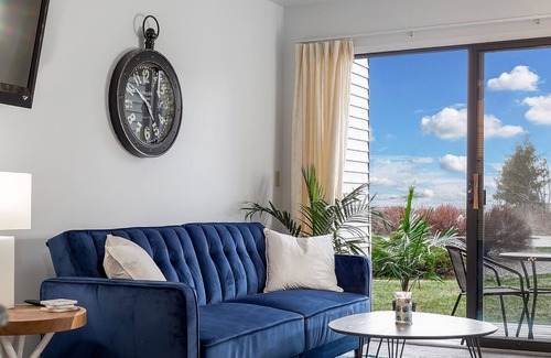 Acme Condominio | The Shores Lake View Condo Unit 5606