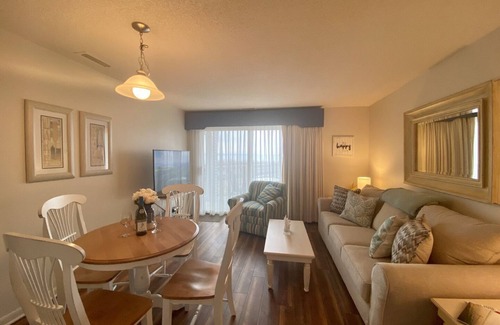 Acme Condominio | The Shores Lake View Condo Unit 5638