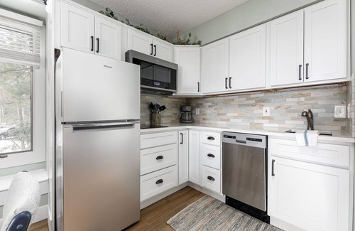 Acme Condominio | The Shores Lake View Condo Unit 5689