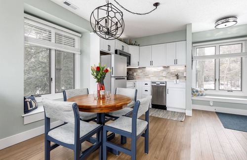 Acme Condominio | The Shores Lake View Condo Unit 5689