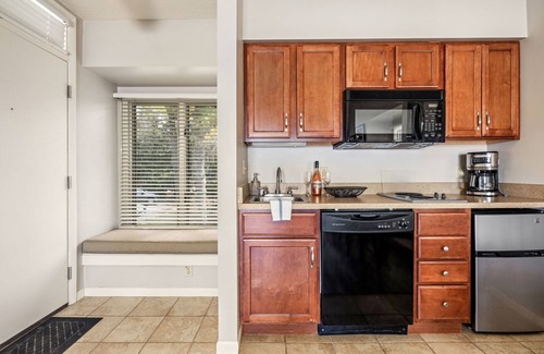 Acme Condominio | The Shores Lake Views Condo Unit 5577