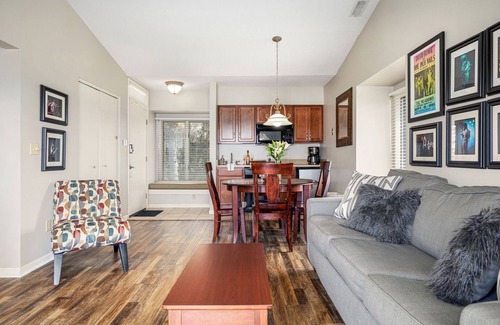 Acme Condominio | The Shores Lake Views Condo Unit 5577