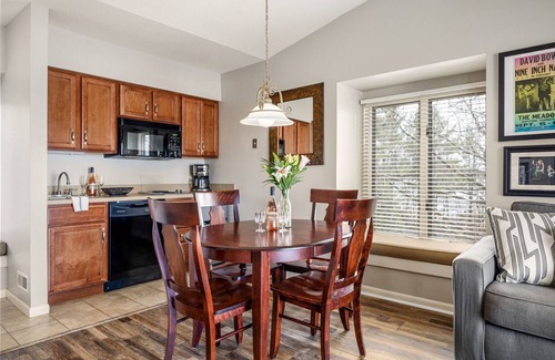 Acme Condominio | The Shores Lake Views Condo Unit 5577