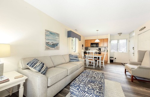 Acme Condominio | The Shores Lakeside Condo Unit 5682