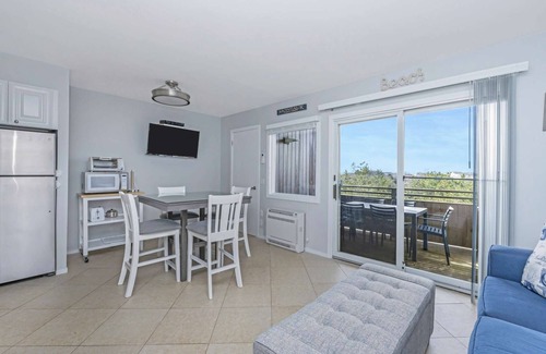 Napeague Apartamento | The Siesta 1BR Beachside Home |Beach+Pool+WiFi+PKG
