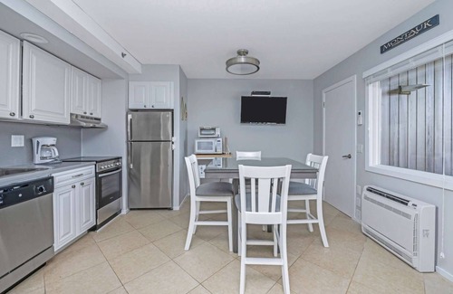 Napeague Apartamento | The Siesta 1BR Beachside Home |Beach+Pool+WiFi+PKG
