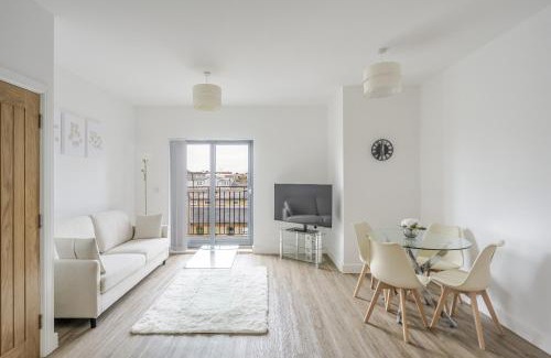 Chelmsford Casa | The Signal Yard by Stays Accommodation - Long Stays Welcome