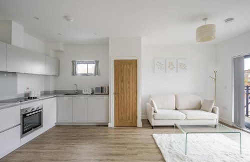 Chelmsford Casa | The Signal Yard by Stays Accommodation - Long Stays Welcome