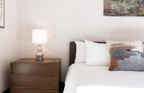 Bisbee Casa | The Signature King with Mountain Views