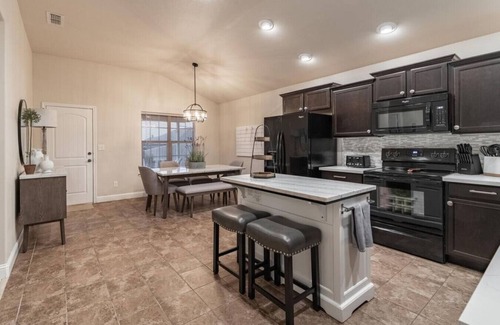 Lubbock Casa | The Silverwood - 3BR/2BA - South LBK