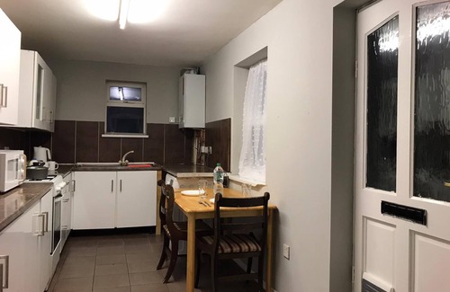 Sheffield Casa | The Skipton Villa - 4 bedrooms with 4 double beds - sleep 8