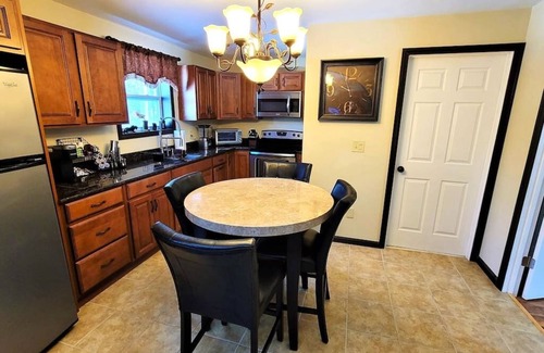 Old Town Apartamento | The Sovereign Suite - Cozy/Convenient/Home Theater