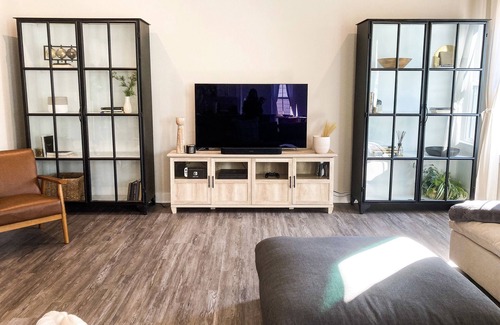 Chesapeake Casa | The Sparks Home! Relaxing Space + Lux Kitchen