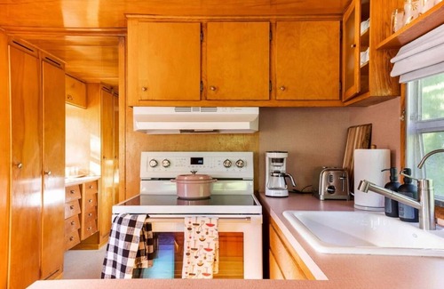 Arroyo Grande Apartamento | The Spartan is a fun 1950's vintage trailer under oak trees overlooking a 1 acre organic farm!