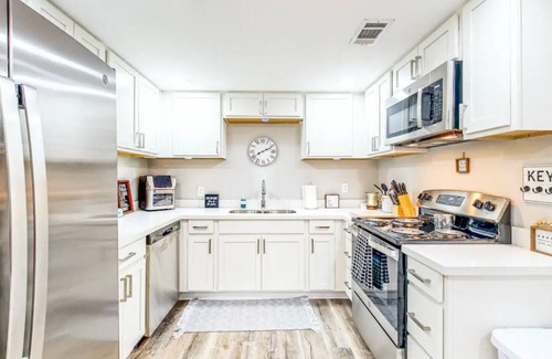 Pensacola Heights Casa | The Speakeasy on Chicago!