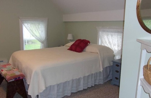 Warrensville Otro | The Spring House, 1842 Farmhouse