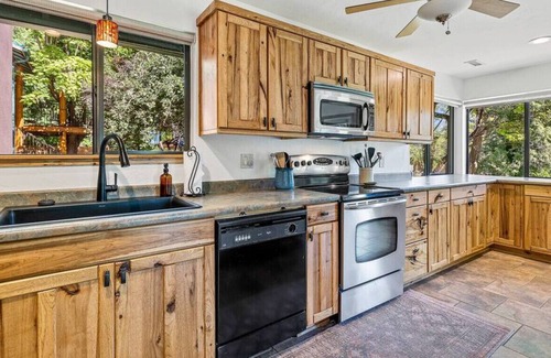 Cornville Casa | The Spring House Pool & Spa + Oak Creek Access