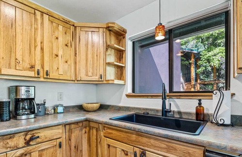 Cornville Casa | The Spring House Pool & Spa + Oak Creek Access