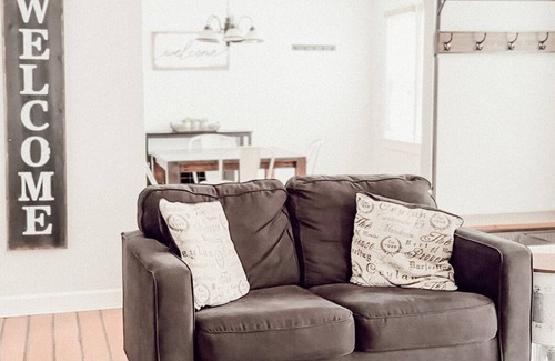 Champaign Casa | The Springfield: 2br - 1bth - 4 guests