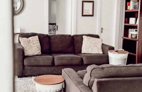 Champaign Casa | The Springfield: 2br - 1bth - 4 guests